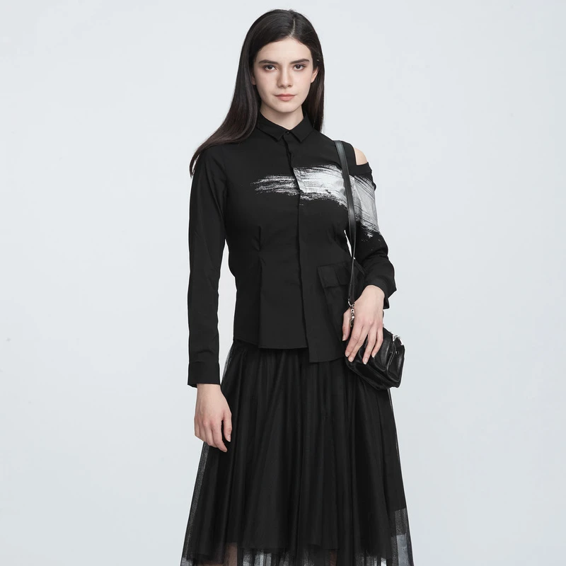 圣迪奥女装春夏复古黑色衬衣时尚休闲印花网纱挖肩衬衫S21180530