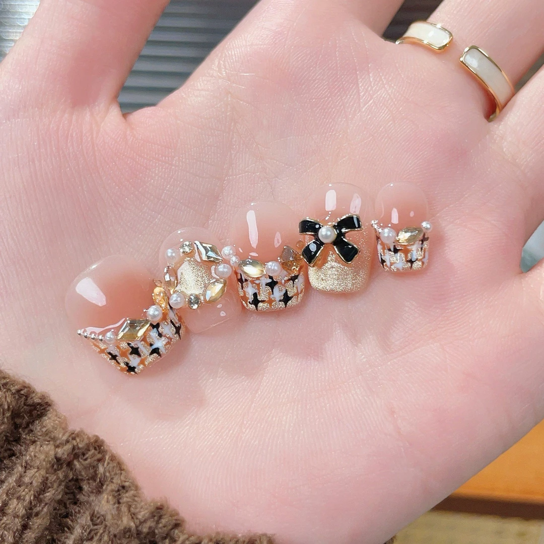 小香风秋冬上新纯手工猫眼穿戴甲高级感精品珍珠腮红美甲假指甲片