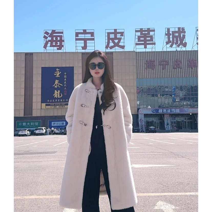 2024新款女装时尚潮流毛毛外套炫彩提花工艺