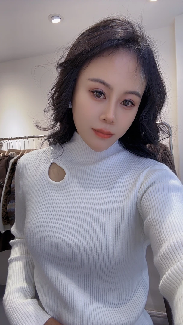 镂空半高领针织打底衫女秋冬修身长袖毛衣内搭上衣