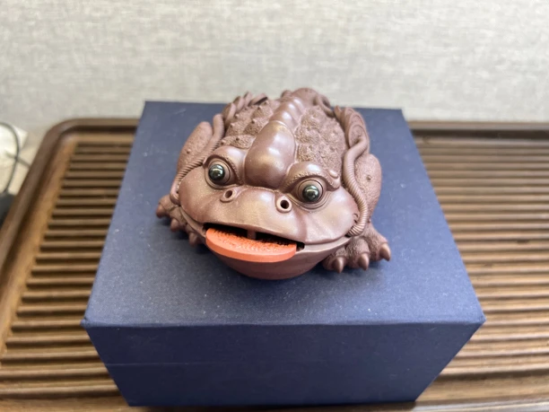 招财金蟾，原价紫泥，长11CM，宽10.5CM，高5.5CM