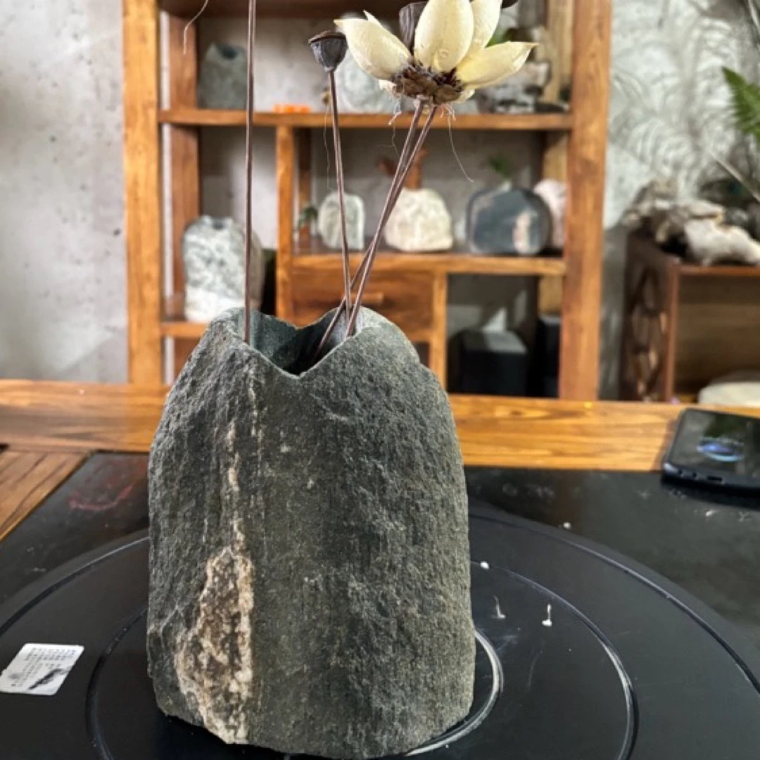 奇石,鹅卵石花盆。