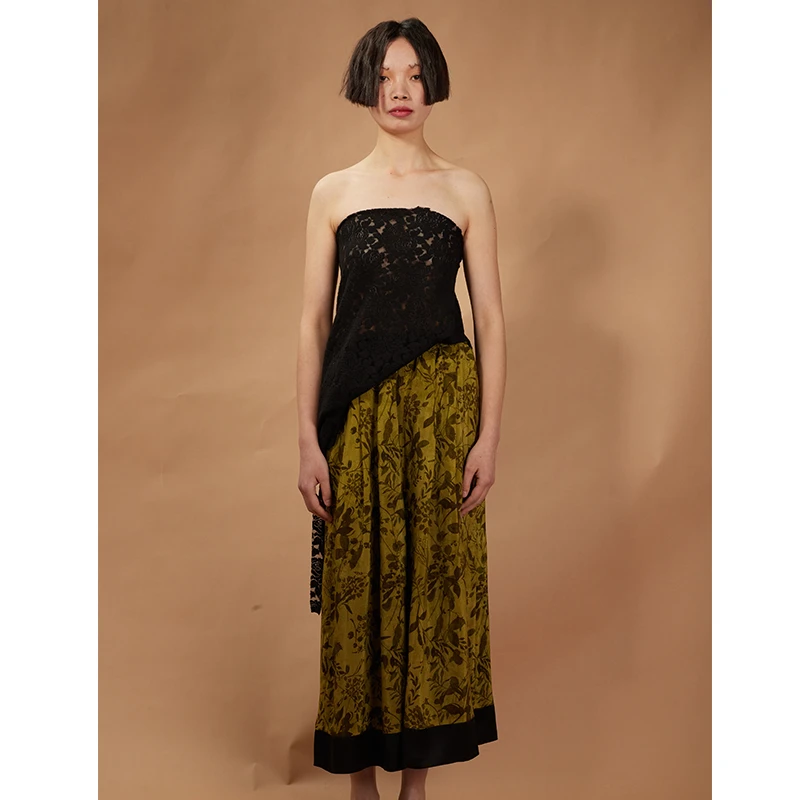 周琦默黑色植绒玫瑰图案微透感抹胸上衣