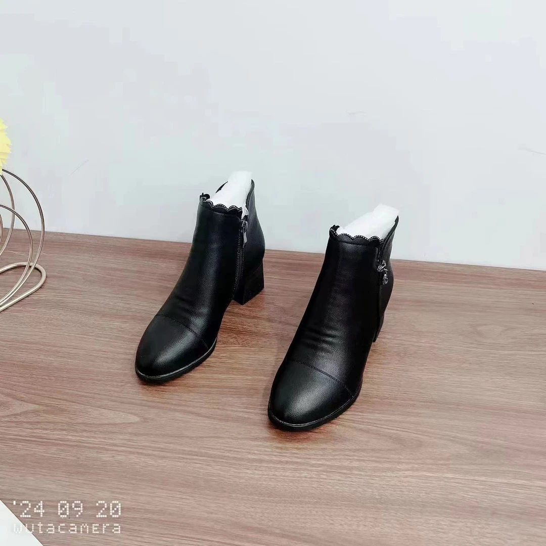 名称 新款时尚秋冬靴靴子女时尚粗跟方头女短靴2091-A