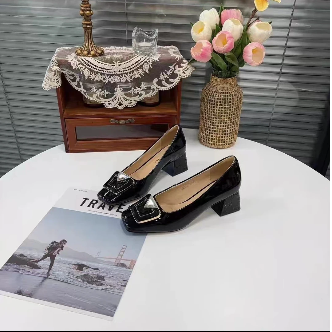 新款时尚百搭法式粗跟方头浅口温柔中跟单鞋玛丽珍P20595