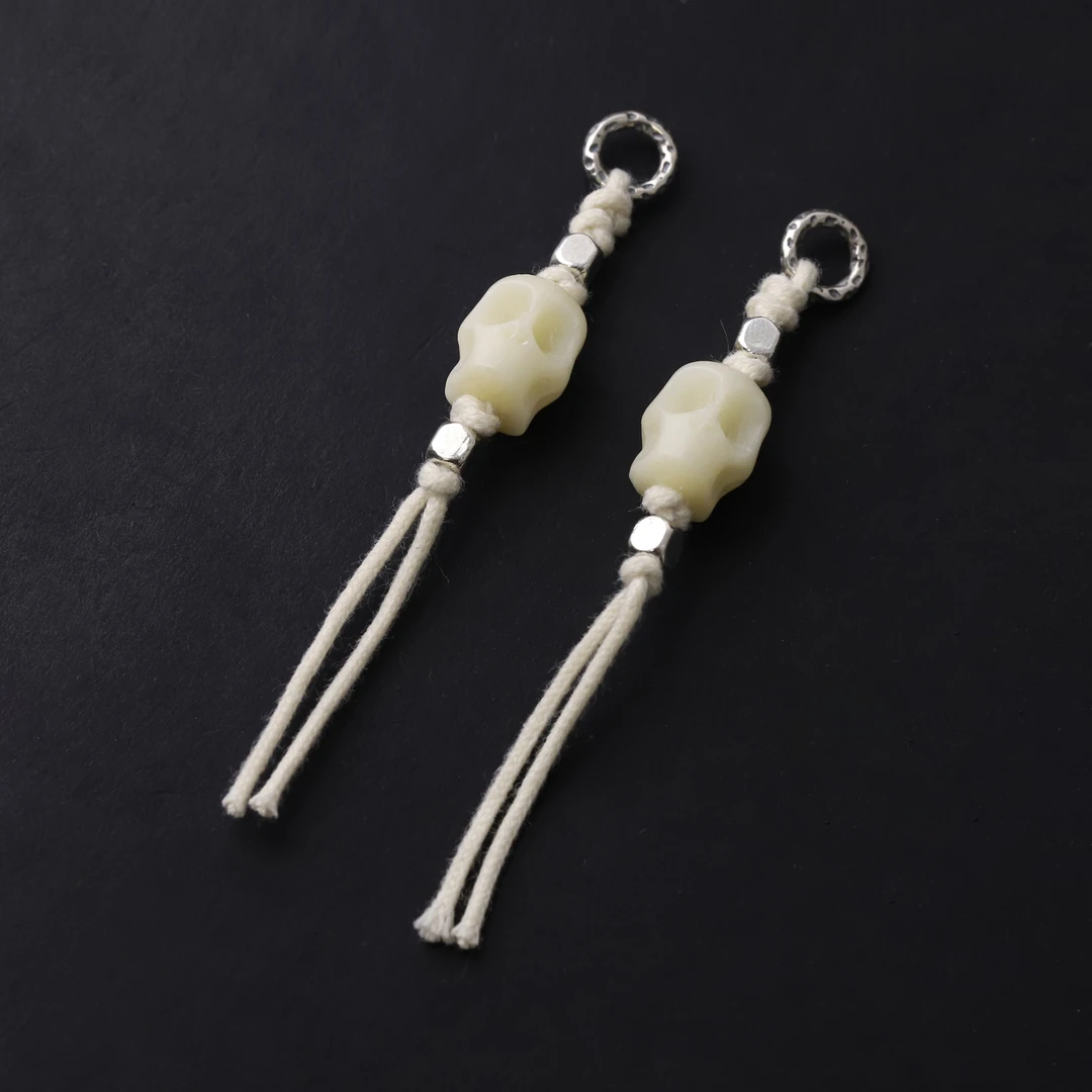 S1722 牛骨骷髅侧挂文玩配饰DIY配件手把件（一对）