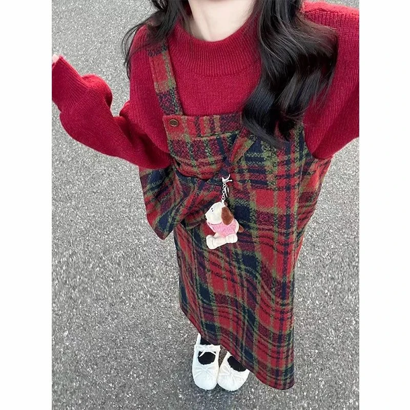 2024冬季圣诞新款穿搭女减龄红色针织背带裙显瘦针织毛衣两件套装