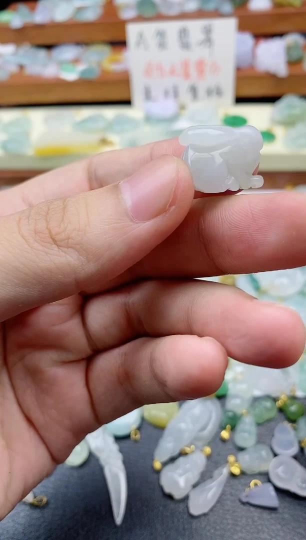 【闪购商品】翡翠颈饰未镶嵌兔兔30