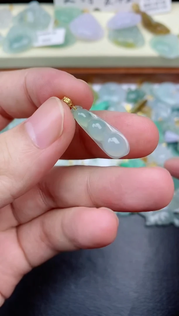 【闪购商品】翡翠颈饰18K金镶嵌豆子99