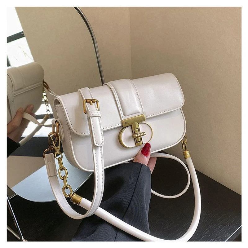 2024网红爆款挎新款秋冬小方包潮流小众锁扣斜链条单肩时尚百搭女