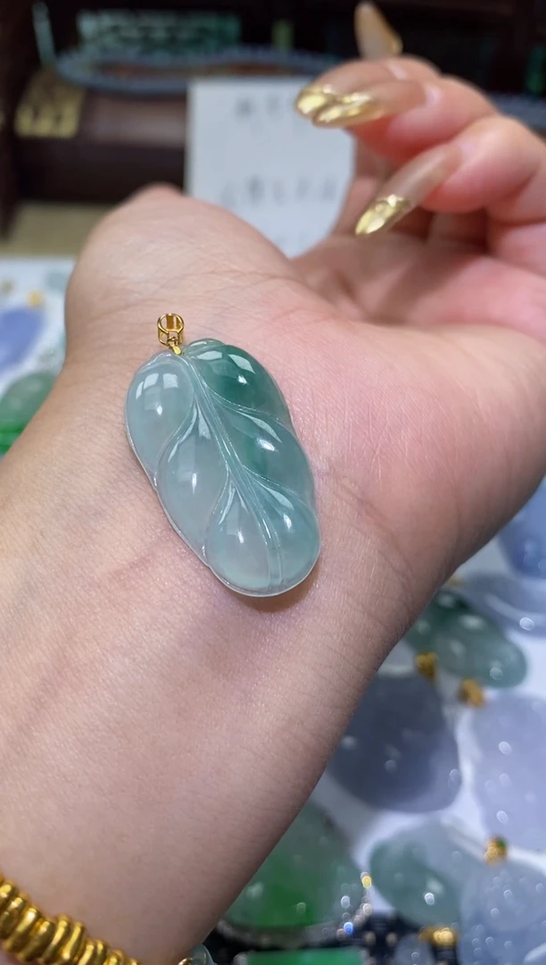 【闪购商品】翡翠颈饰18K金镶嵌叶子