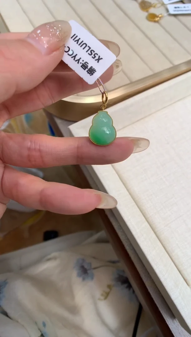 【闪购商品】翡翠颈饰18K金镶嵌葫芦