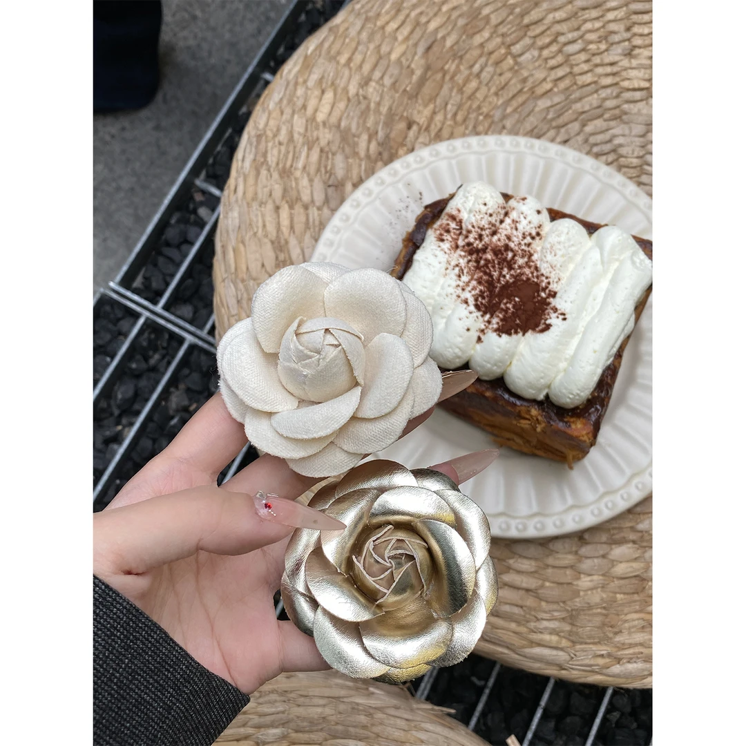 合金胸针 MINI STUDIO徐琳 花花胸针 x240521