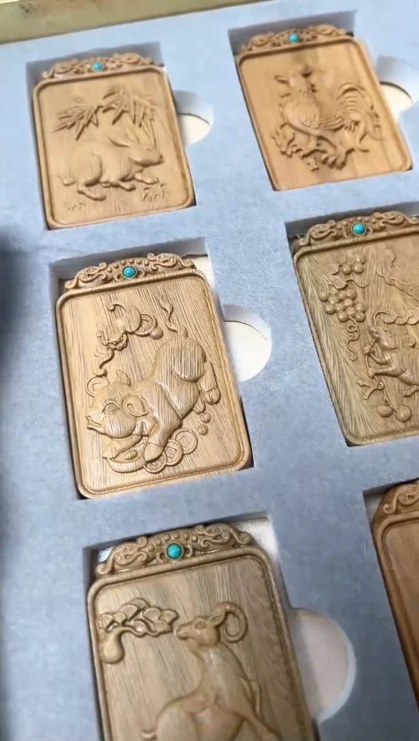 【闪购商品】木头绿檀十二生肖套盒