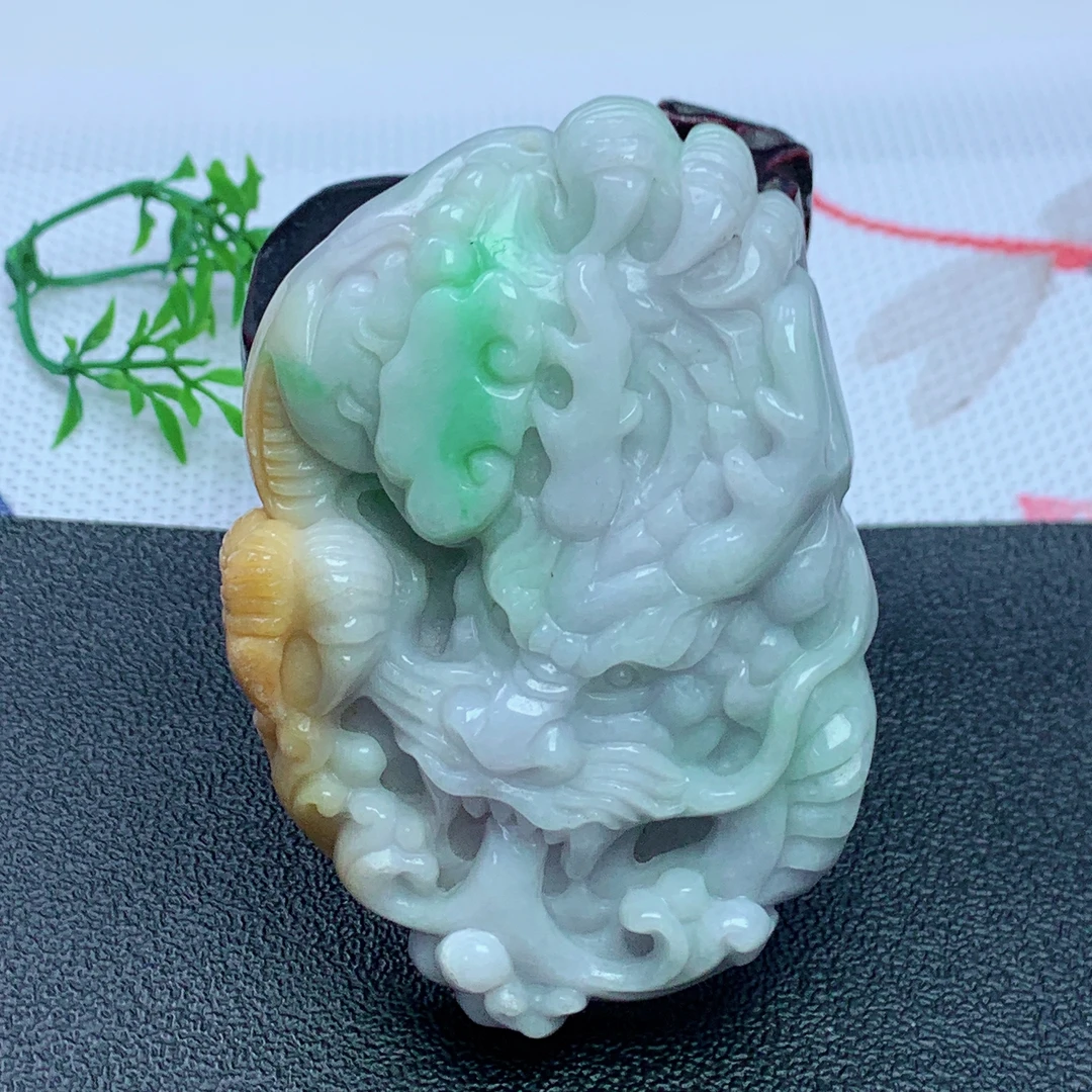 缅甸天然A货翡翠 三彩龙牌吊坠