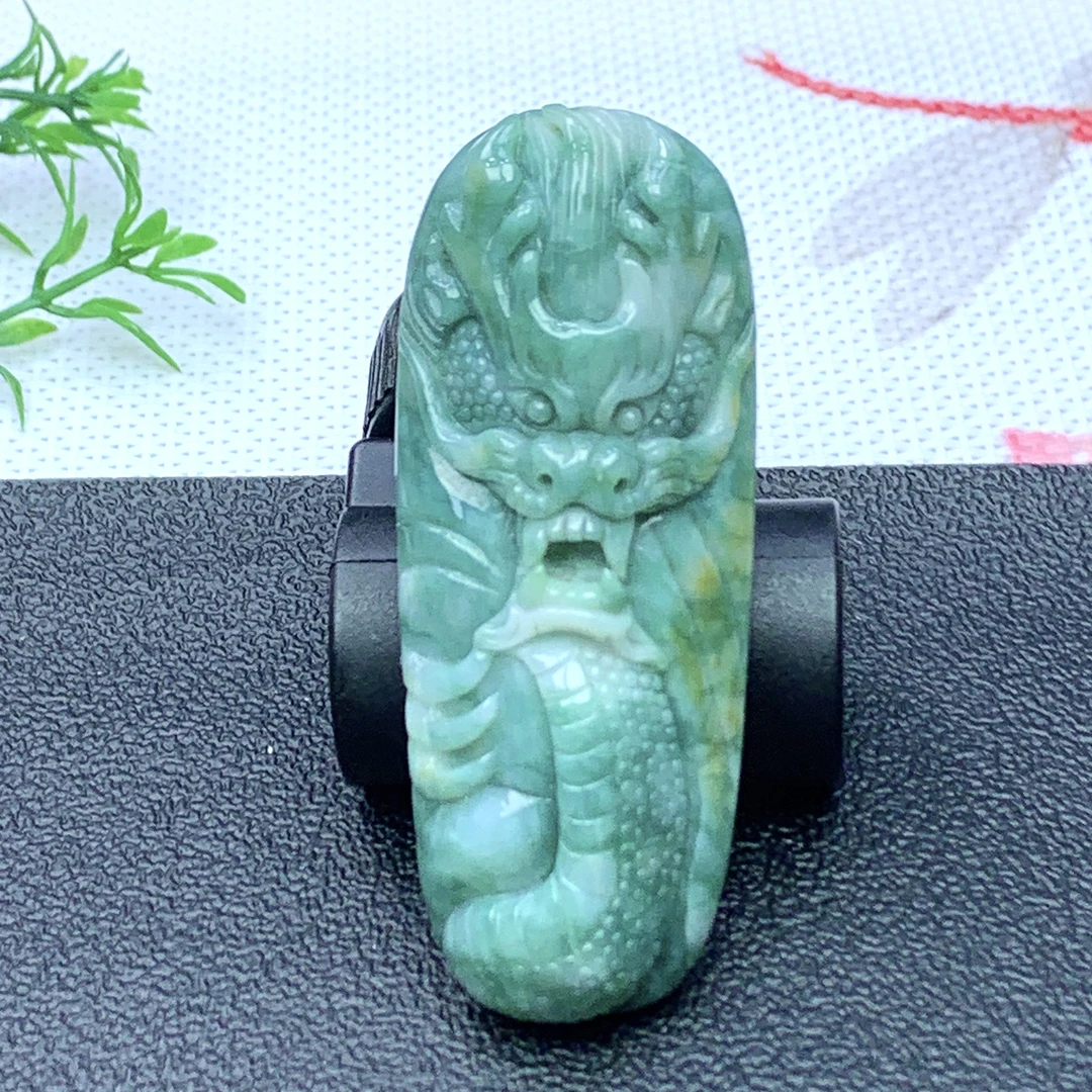 缅甸天然A货翡翠 满色龙牌吊坠