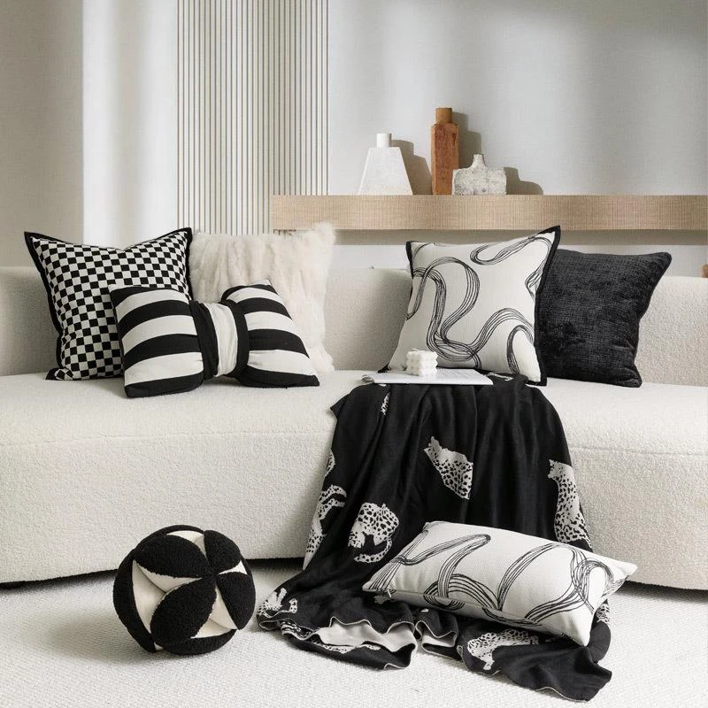 一森高级感黑白抱枕沙发客厅雪尼尔兔毛靠垫丝带棋盘网红靠枕腰枕