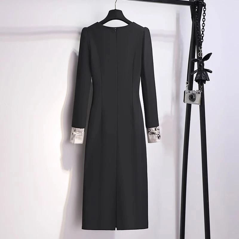 依百佳服饰 秋冬款连衣裙修身 圆领 显瘦 长袖 黑色 过膝 收腰