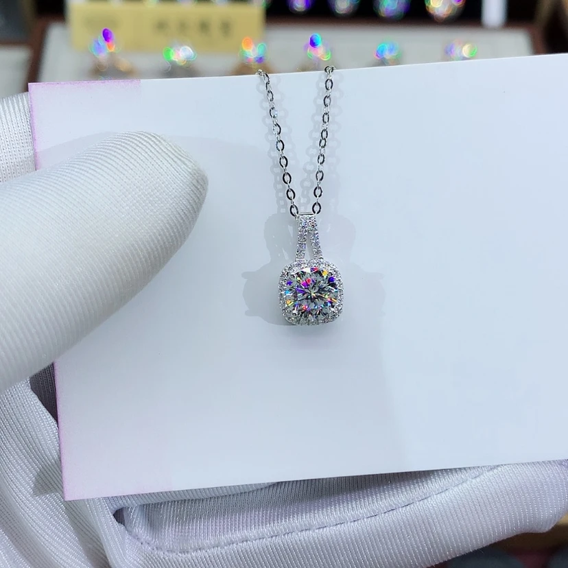 【闪购商品】合成碳硅石颈饰18K金镶嵌?****?