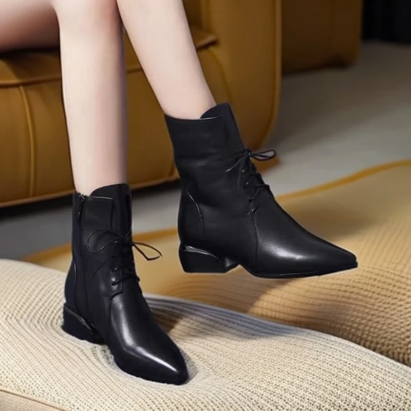 N2024秋冬新款系带时尚尖头低跟马丁靴百搭粗跟真皮中筒舒适短靴
