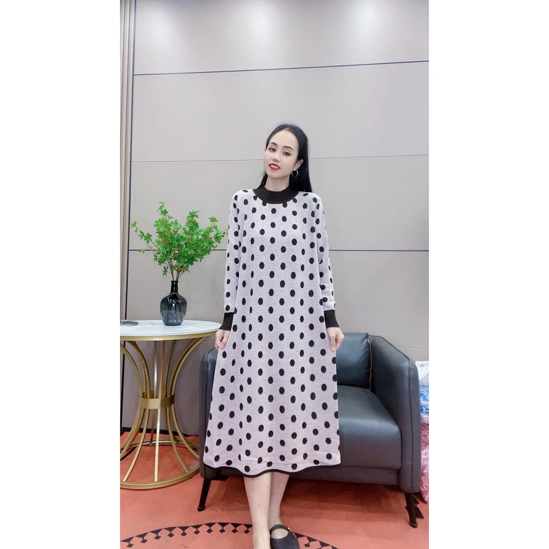 3494 圆领波点卡其色针织长袖连衣裙秋冬新款时尚长裙
