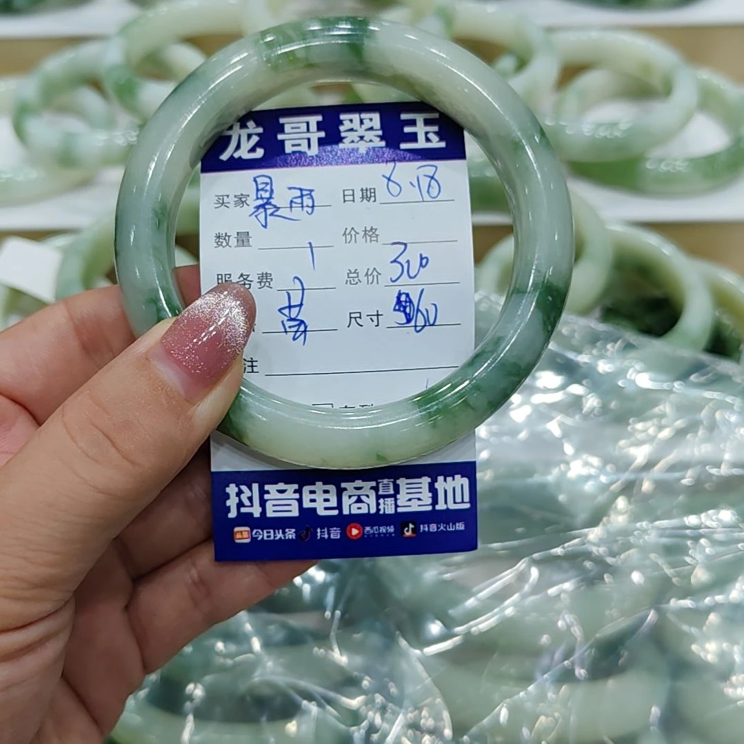 透闪石-蛇纹石玉手镯未镶嵌暴*