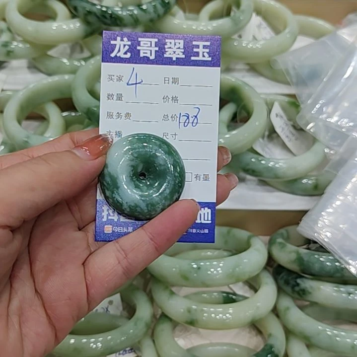 透闪石-蛇纹石玉颈饰未镶嵌