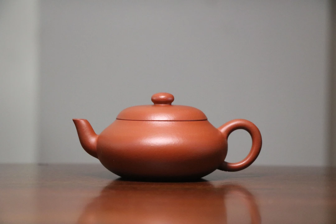 【孟臣款-矮梨壶】约125毫升 生砂朱泥 内推孔 半手工制作