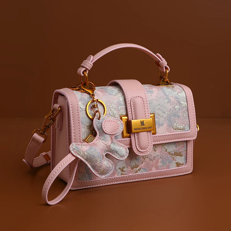 香港时尚粉色刺绣女包2024新款夏季单肩斜挎包网红爆款手提小方包