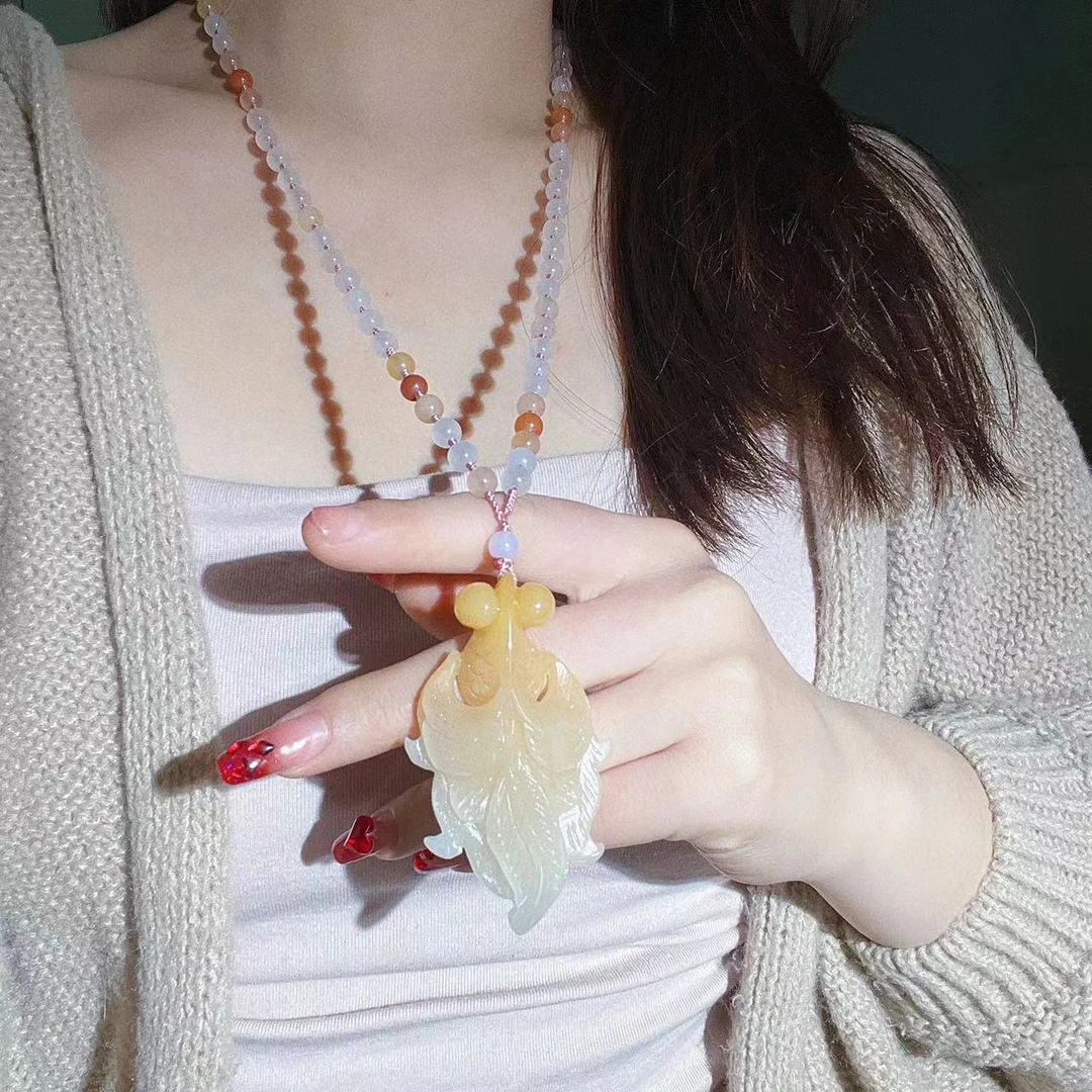 新疆天然金丝玉彩玉俏色金鱼挂件毛衣链气质百搭精雕款多样性发货