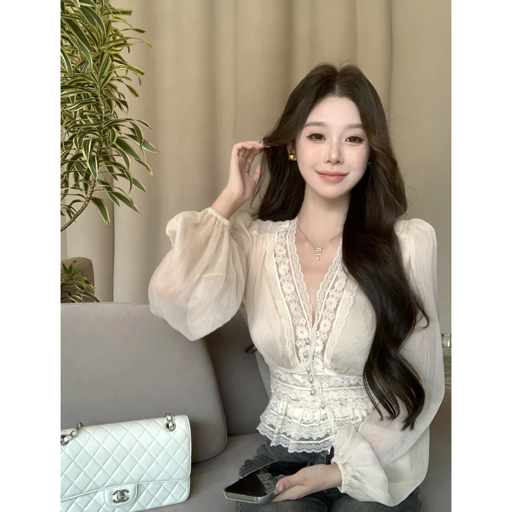 法式气质别致绝美设计感纯欲性感蕾丝系列珍珠扣百搭小众上衣女秋