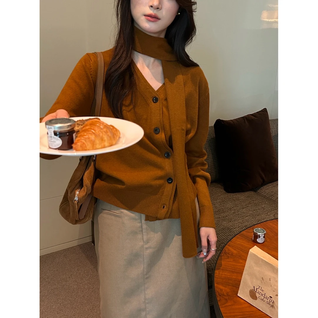 极简风V领单排扣飘带长袖针织开衫女秋季小众休闲外套