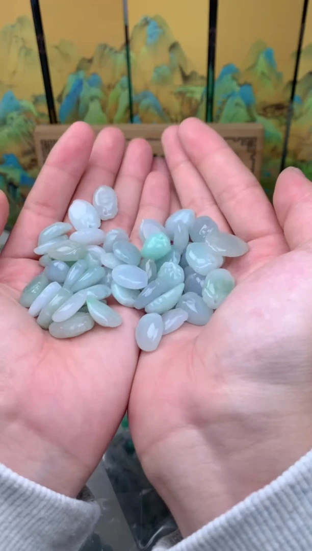 【闪购商品】翡翠其他未镶嵌桃心一对   多样性发货