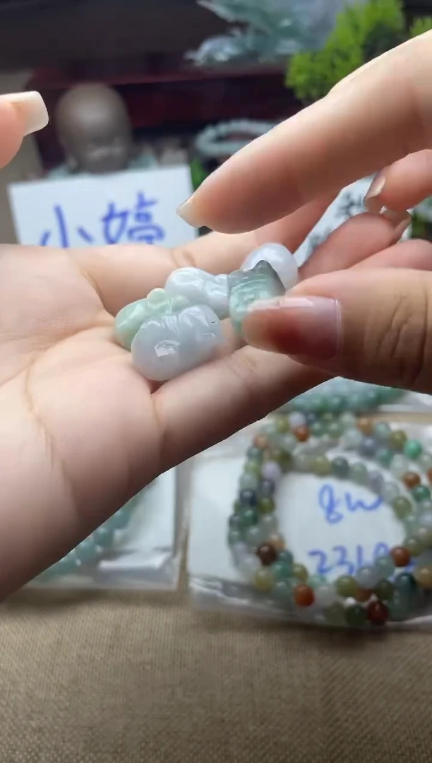 【闪购商品】翡翠0未镶嵌小猪多样性发货