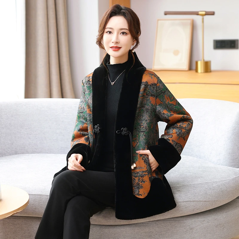 妈妈秋冬装皮毛一体外套女洋气中老年人高端显瘦双面穿中长款大衣