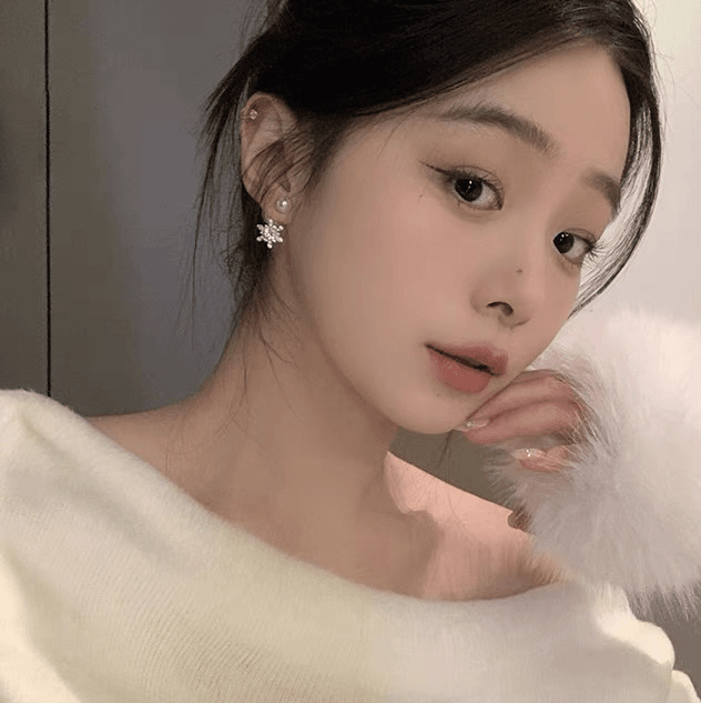 aiiyingmumu/爱颖木木 铜合金耳饰时尚珠珠雪花耳钉E2628