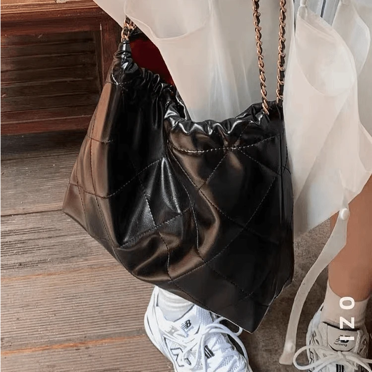 黑色菱格绣线垃圾袋链条大包 25*7*32 TT-020L（默认微瑕疵）