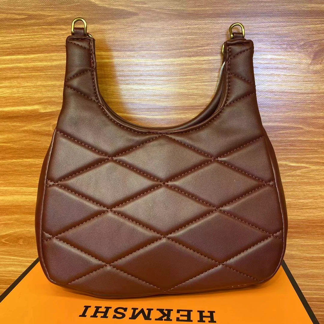 红色菱格绣线牛角包腋下斜挎大包 21*5*23cm（默认微瑕疵）