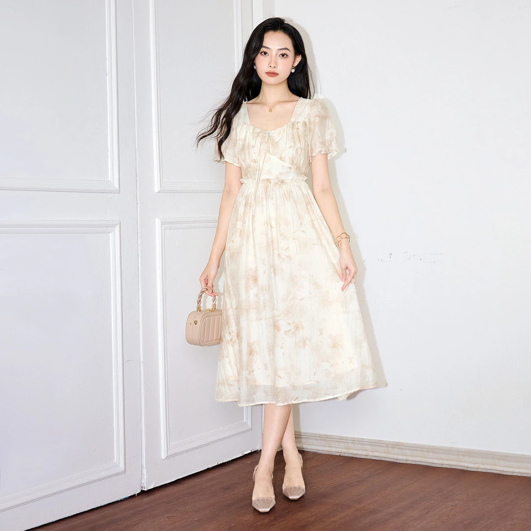 诗萌方领系带碎花连衣裙女2025夏季海边度假泡泡袖木耳边显瘦长裙