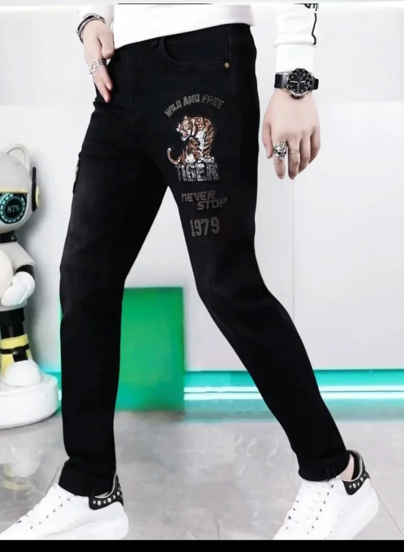 秋冬新款男士休闲时尚百搭潮流弹力帅气修身刺绣黑色小脚牛仔裤