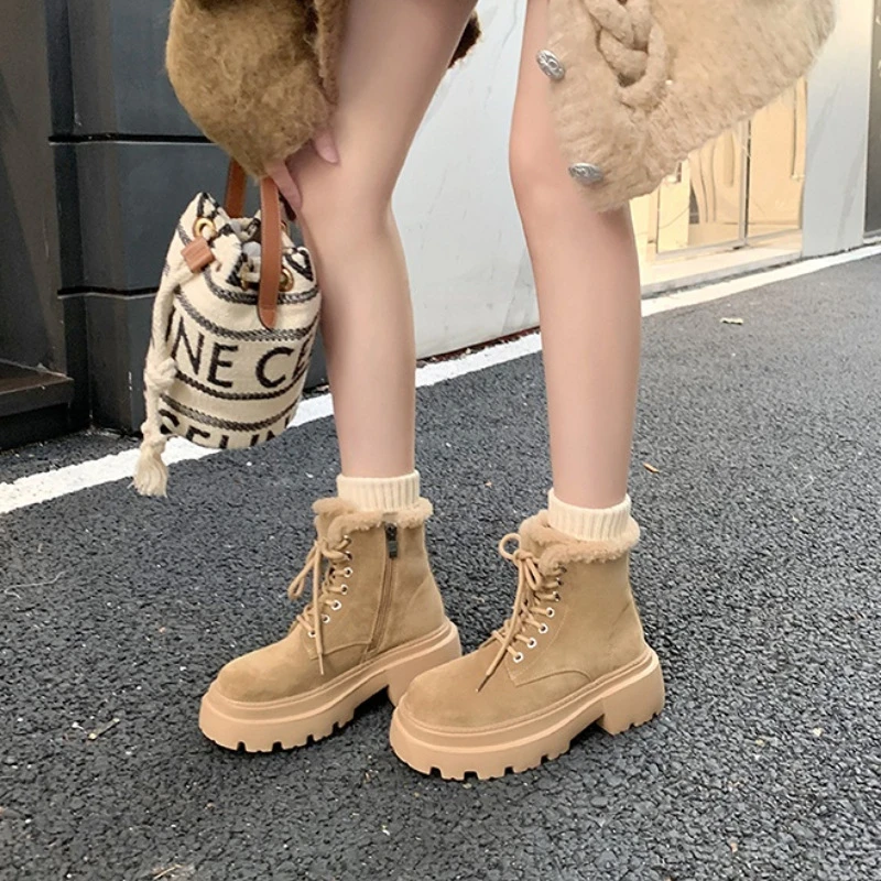 韩版低筒粗跟靴子女秋冬加绒厚底粗跟羊羔毛毛马丁靴机车短靴新款