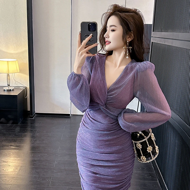 小个子包臀短裙2024秋装新款法式设计感扭结亮丝修身连衣裙21080