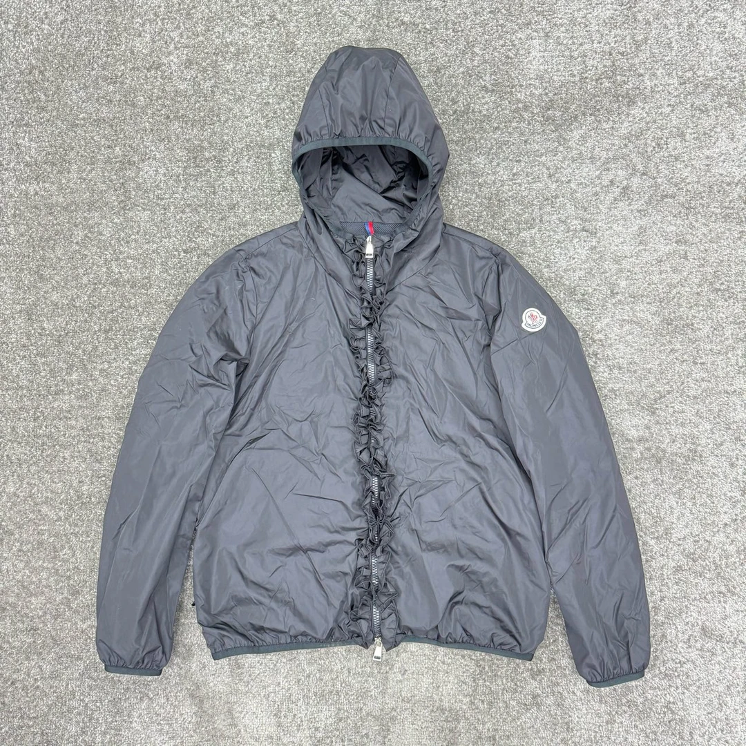 Moncler蒙口 黑色尼龙手臂袖标荷叶边连帽外套 1码99新 10196286