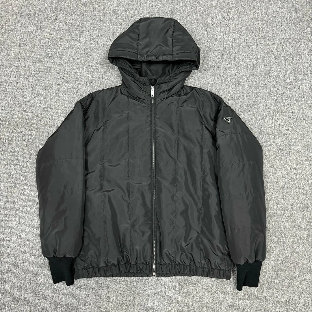 Prada普拉达 黑色三角标女款连帽棉服外套 44码99新 10500462