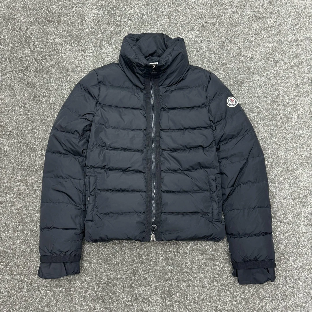 Moncler 蒙口 黑色徽标贴饰立领收腰款羽绒服拉链0码99新 9941058