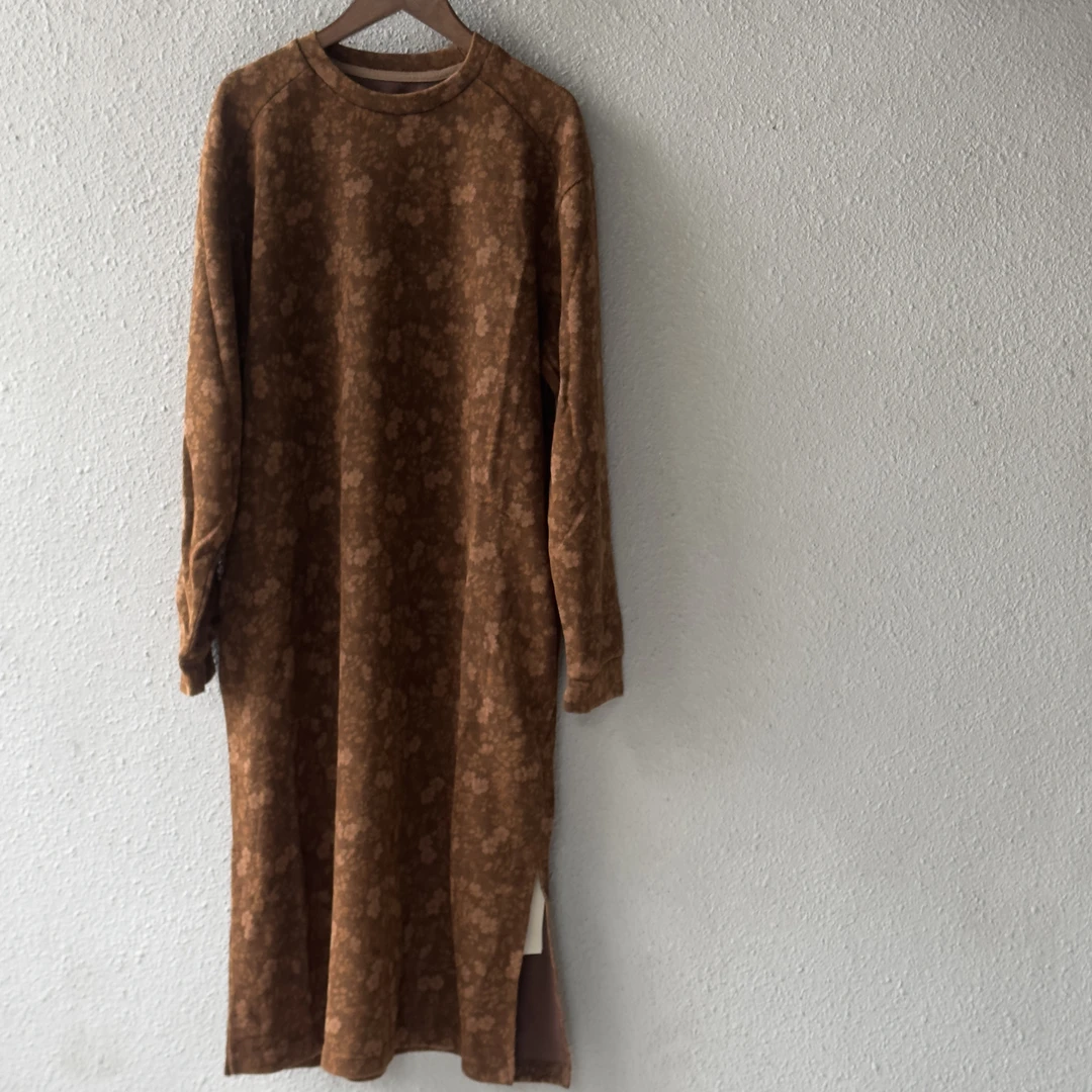 小碎花卫衣连衣裙胸围106cm肩宽46cm衣长106cm