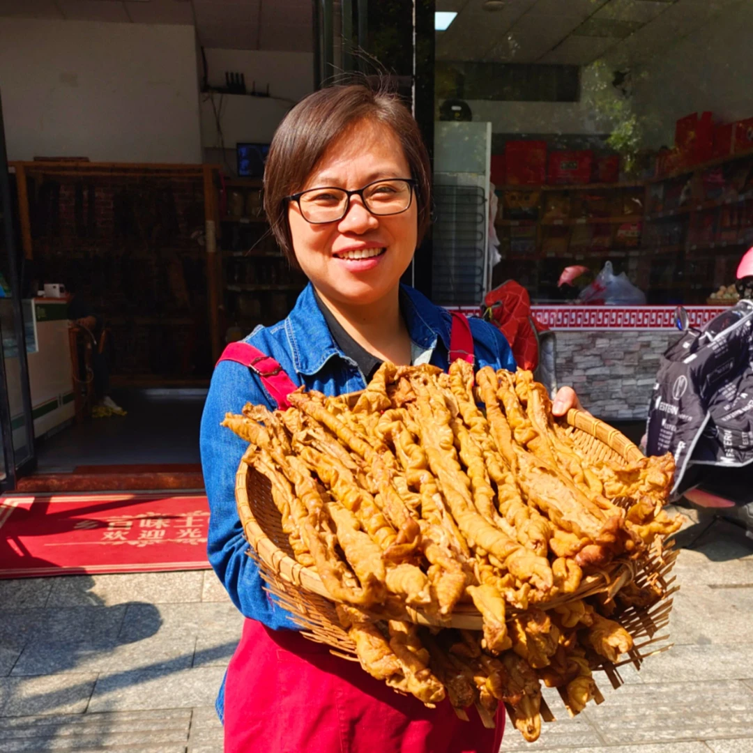 湖南农家米糠谷壳烟熏开边腊肥肠 干锅爆炒