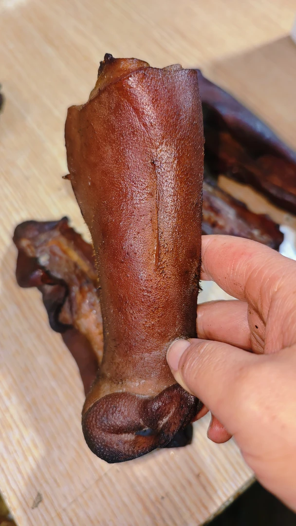 湖南农家米糠谷壳烟熏腊猪正宗湖南特产腊味腊肉拱嘴干锅爆炒