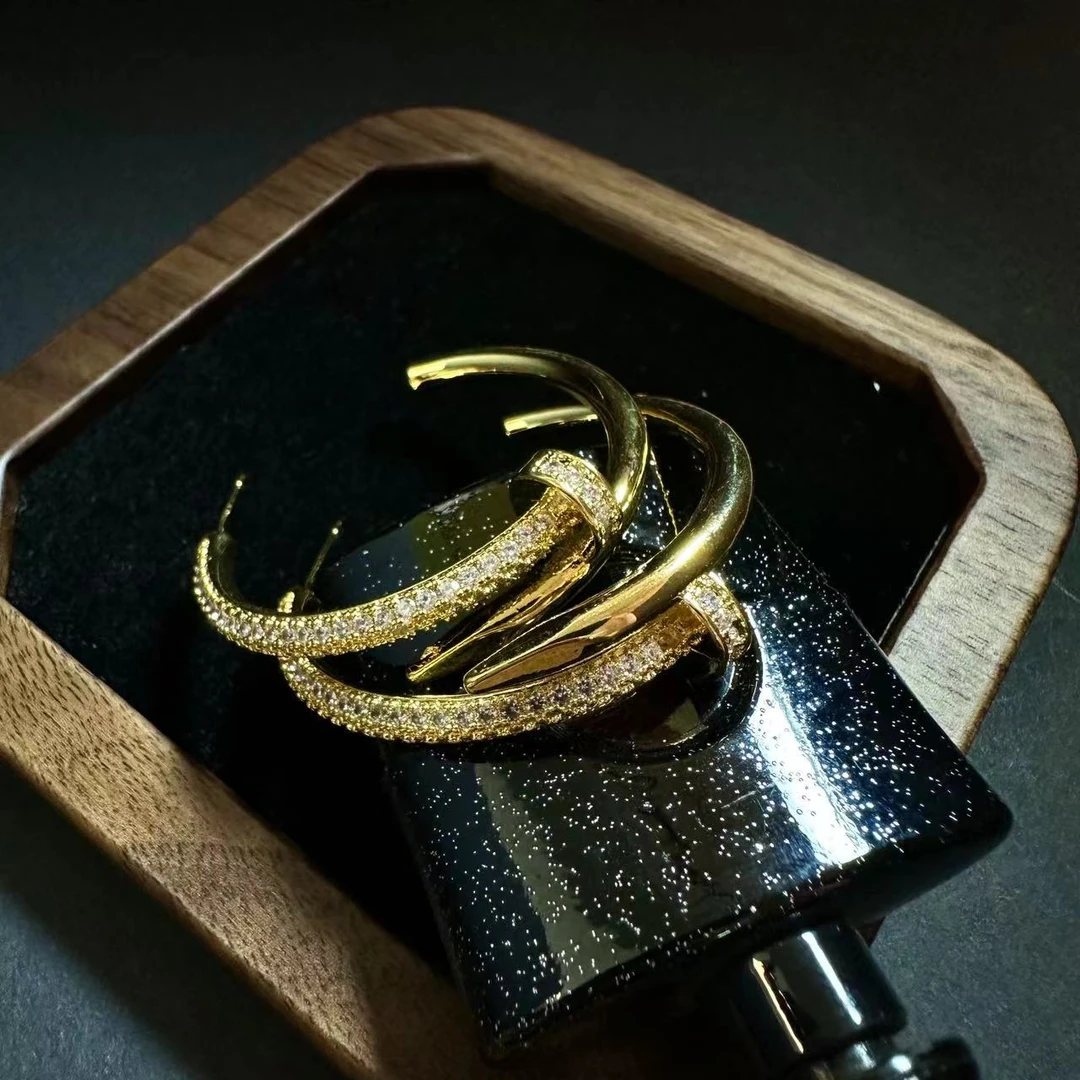 铜合金耳饰 买三送一 气质轻奢时尚百搭小众欧美耳圈