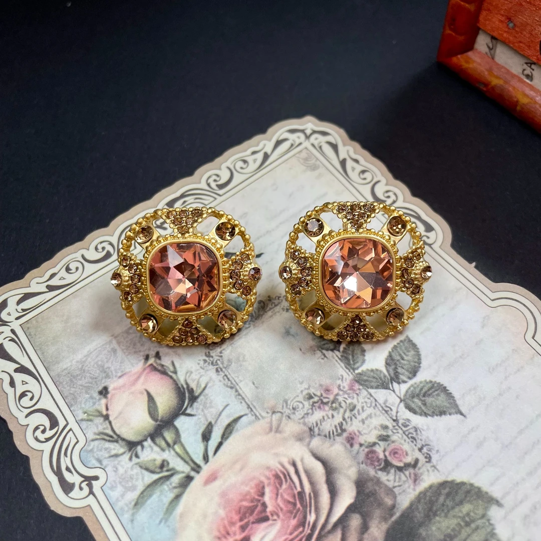 铜合金耳饰 买三送一  气质轻奢时尚复古彩色中古素款耳钉